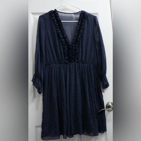 Wilfred long black dress. Buy this dress get one dress free (size M) - Picture 5 of 5